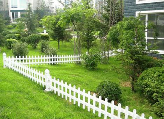 PVC草坪護(hù)欄 PVC草坪護(hù)欄